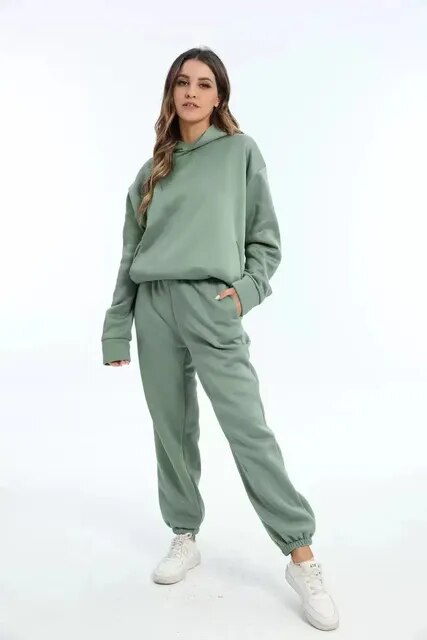 Damska bluza oversize z kapturem i dres typu jogger - dwuczęściowy zestaw do noszenia na co dzień
