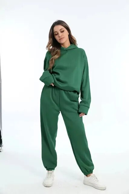 Damska bluza oversize z kapturem i dres typu jogger - dwuczęściowy zestaw do noszenia na co dzień 1