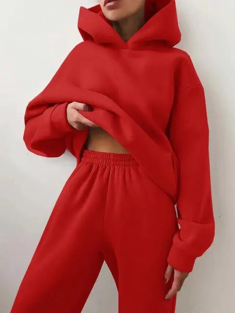 Damska bluza oversize z kapturem i dres typu jogger - dwuczęściowy zestaw do noszenia na co dzień 10