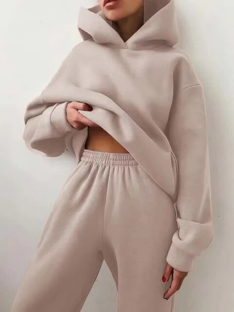 Damska bluza oversize z kapturem i dres typu jogger - dwuczęściowy zestaw do noszenia na co dzień 11
