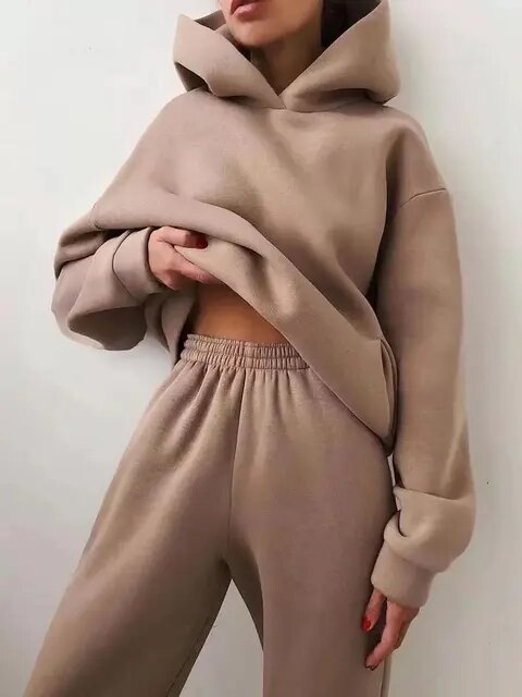 Damska bluza oversize z kapturem i dres typu jogger - dwuczęściowy zestaw do noszenia na co dzień 14