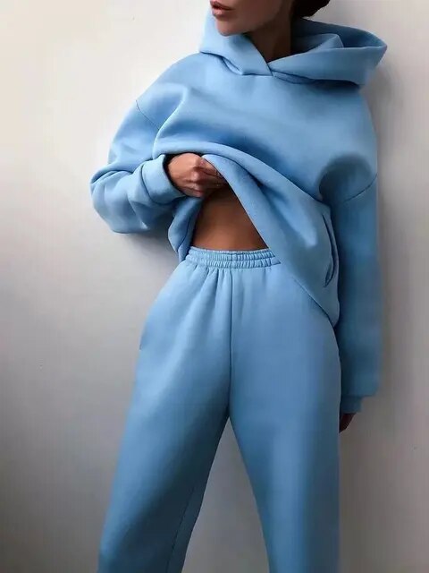 Damska bluza oversize z kapturem i dres typu jogger - dwuczęściowy zestaw do noszenia na co dzień 15