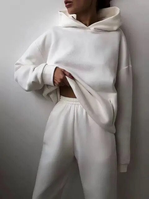Damska bluza oversize z kapturem i dres typu jogger - dwuczęściowy zestaw do noszenia na co dzień 16