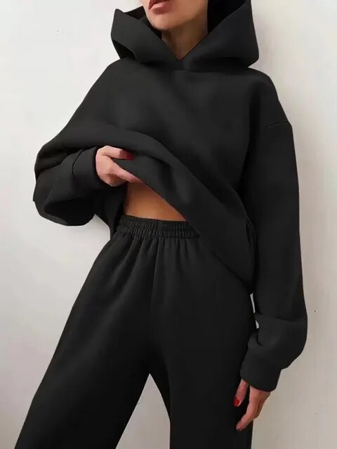 Damska bluza oversize z kapturem i dres typu jogger - dwuczęściowy zestaw do noszenia na co dzień 17