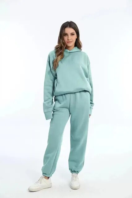 Damska bluza oversize z kapturem i dres typu jogger - dwuczęściowy zestaw do noszenia na co dzień 2