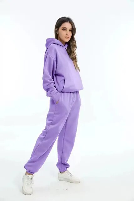 Damska bluza oversize z kapturem i dres typu jogger - dwuczęściowy zestaw do noszenia na co dzień 3