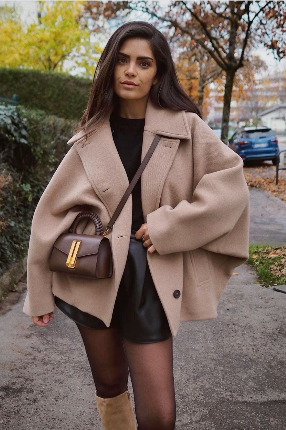 Wełniany płaszcz damski oversize z zapięciem na guziki - elegancki minimalistyczny płaszcz jesienno-zimowy