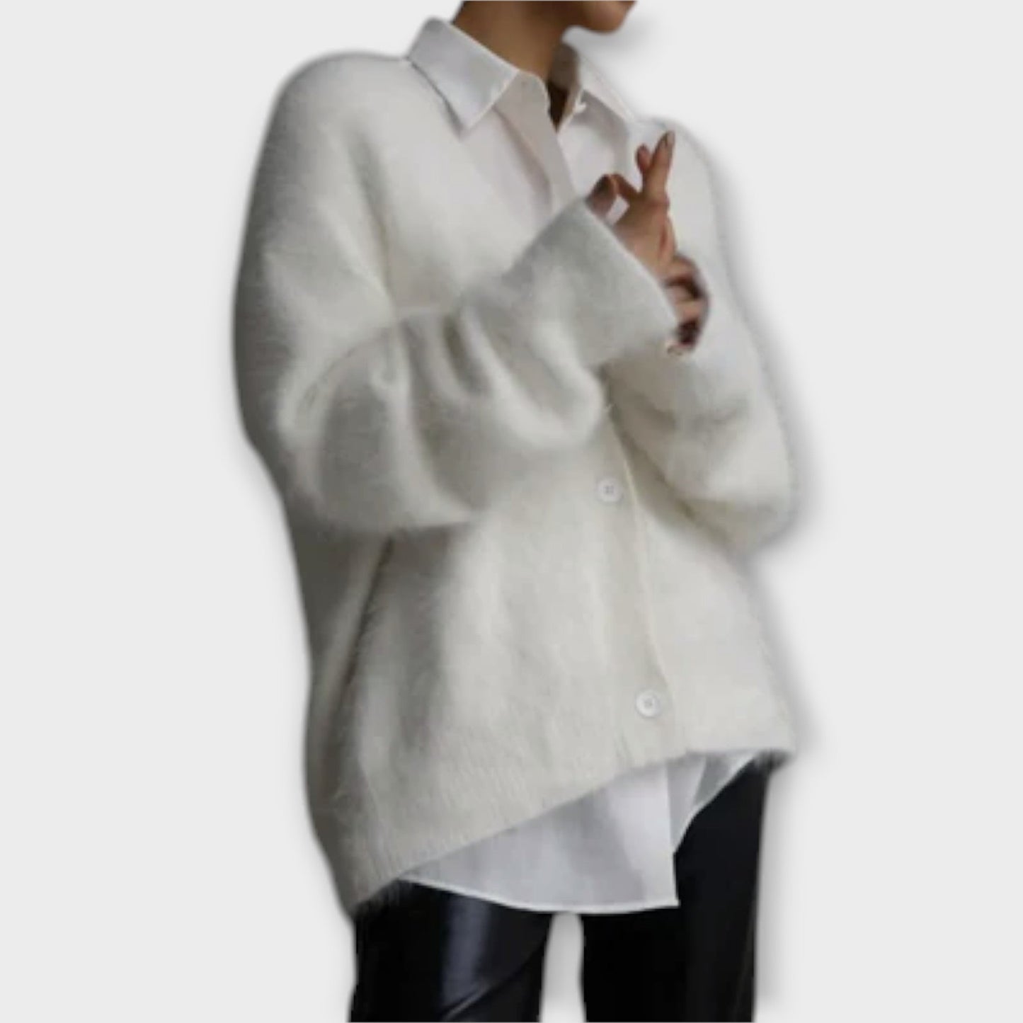 Damski Sweter Oversize z Dekoltem w Serek – Miękkość i Styl
