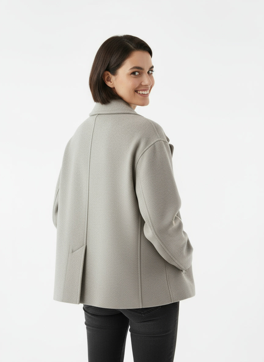 ALBA | PŁASZCZ DAMSKI | SZEROKIE KLAPKI I KLASYCZNA ELEGANCJA 2