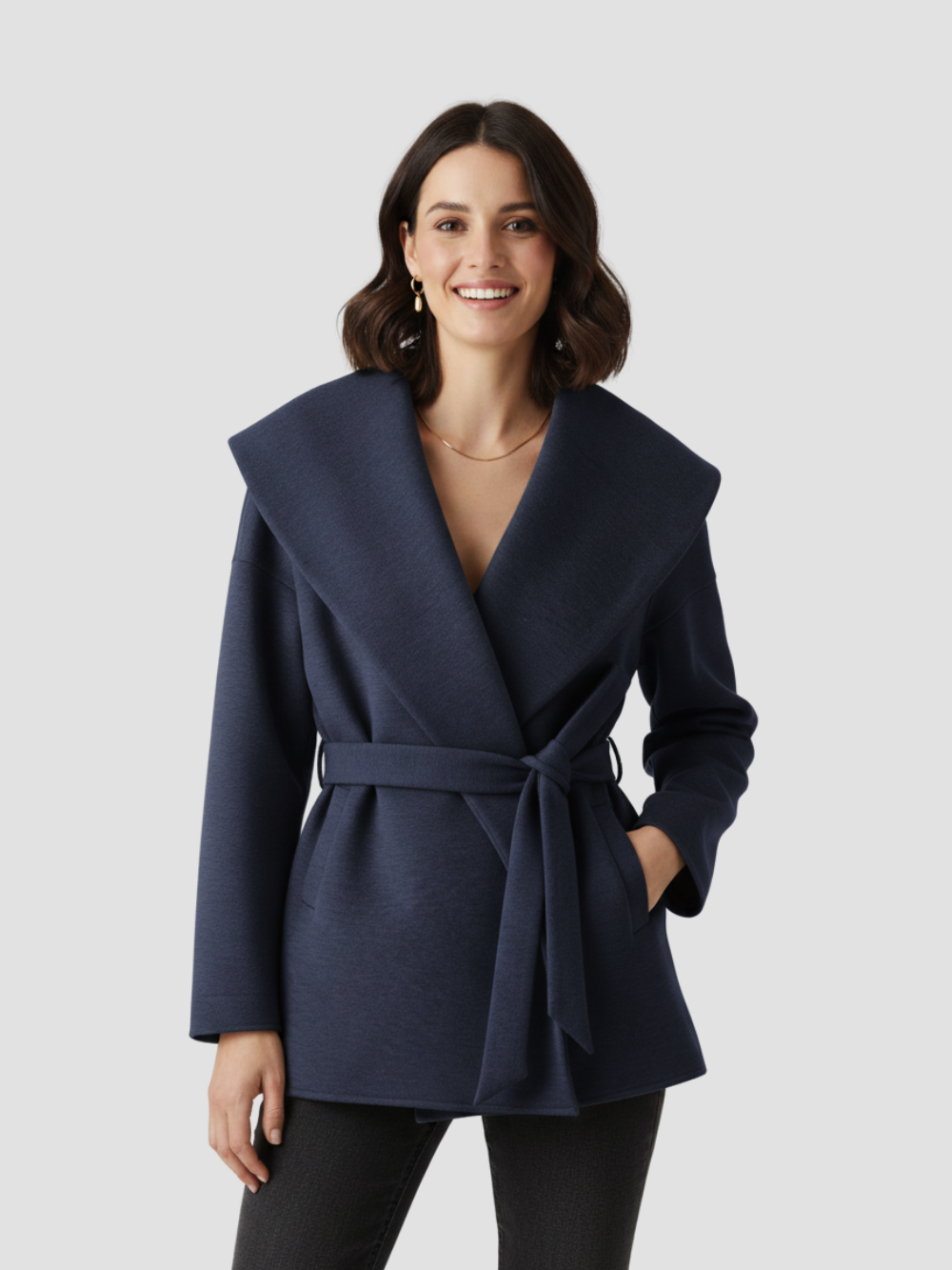 BELTRANA | KURTKA Z PASKIEM I KOŁNIERZEM Z KOPERTĄ – SUBTELNE CIEPŁO I NATURALNA WYRAFINOWANA 10