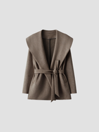 BELTRANA | KURTKA Z PASKIEM I KOŁNIERZEM Z KOPERTĄ – SUBTELNE CIEPŁO I NATURALNA WYRAFINOWANA 3