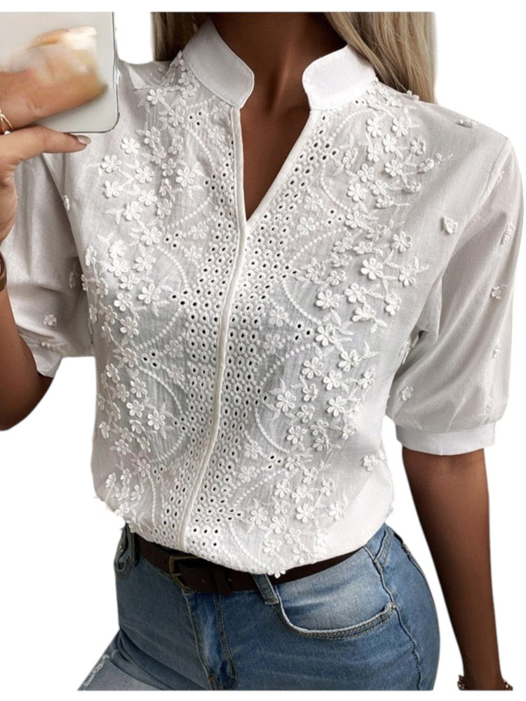 Bluzka damska – z koronką i dekoltem V