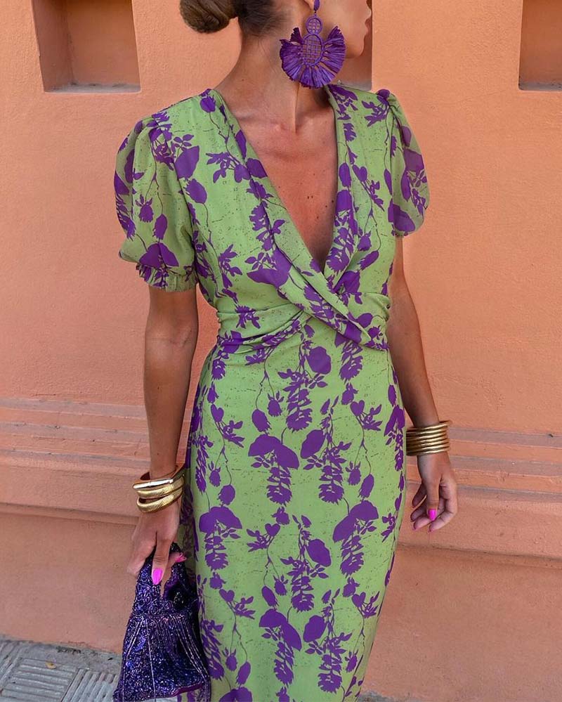 Brie | Sukienka midi w kwiaty z dekoltem w serek 2