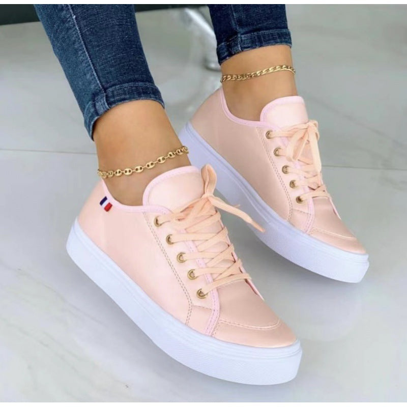 Buty koronkowe dla kobiet - codzienny styl z komfortem podeszwy