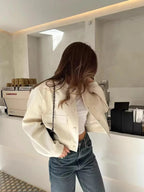 Clara | Damska kurtka bomberka z kieszeniami z przodu 3