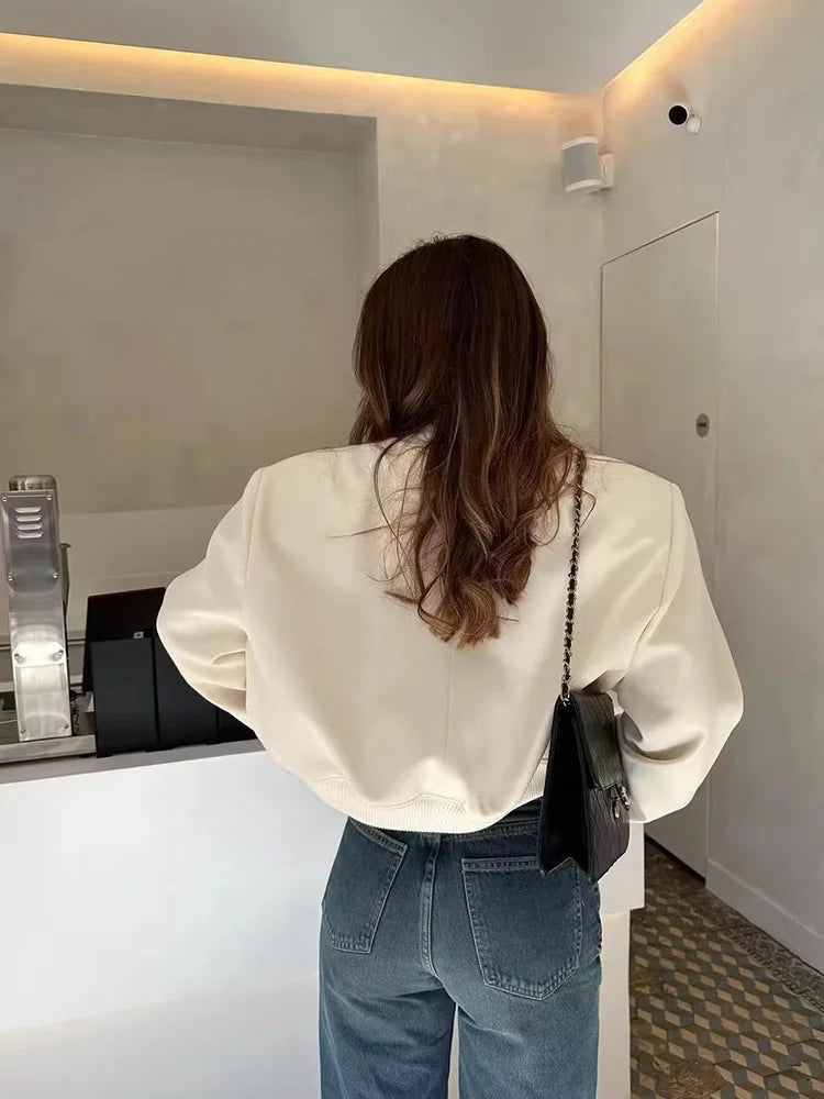 Clara | Damska kurtka bomberka z kieszeniami z przodu 4