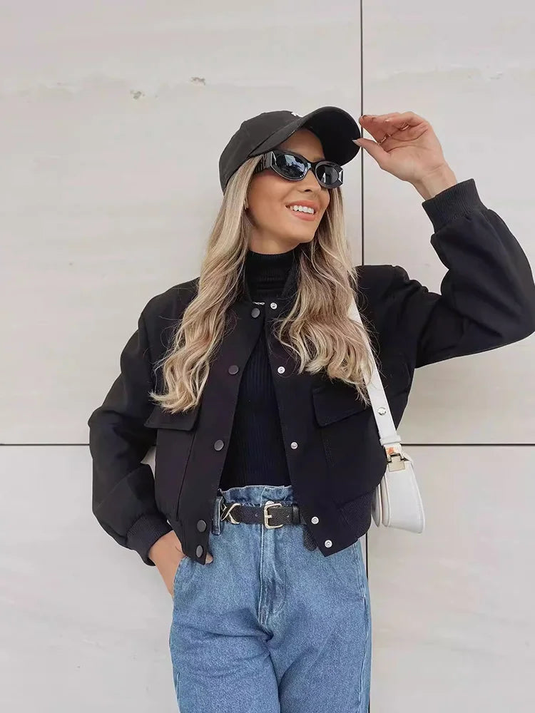 Clara | Damska kurtka bomberka z kieszeniami z przodu 6