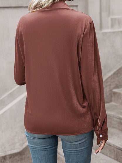 Damska Bluzka – Satynowa elegancja z funkcjonalnym wykończeniem