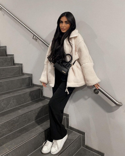 Damska Kurtka – Komfort i ciepło na chłodne dni