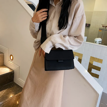 Damska torba crossbody z zamszowymi detalami - stylowa torba na ramię do użytku codziennego i rekreacyjnego