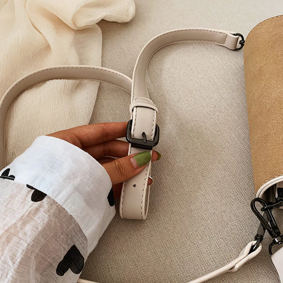 Damska torba crossbody z zamszowymi detalami - stylowa torba na ramię do użytku codziennego i rekreacyjnego