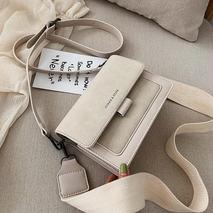 Damska torba crossbody z zamszowymi detalami - stylowa torba na ramię do użytku codziennego i rekreacyjnego