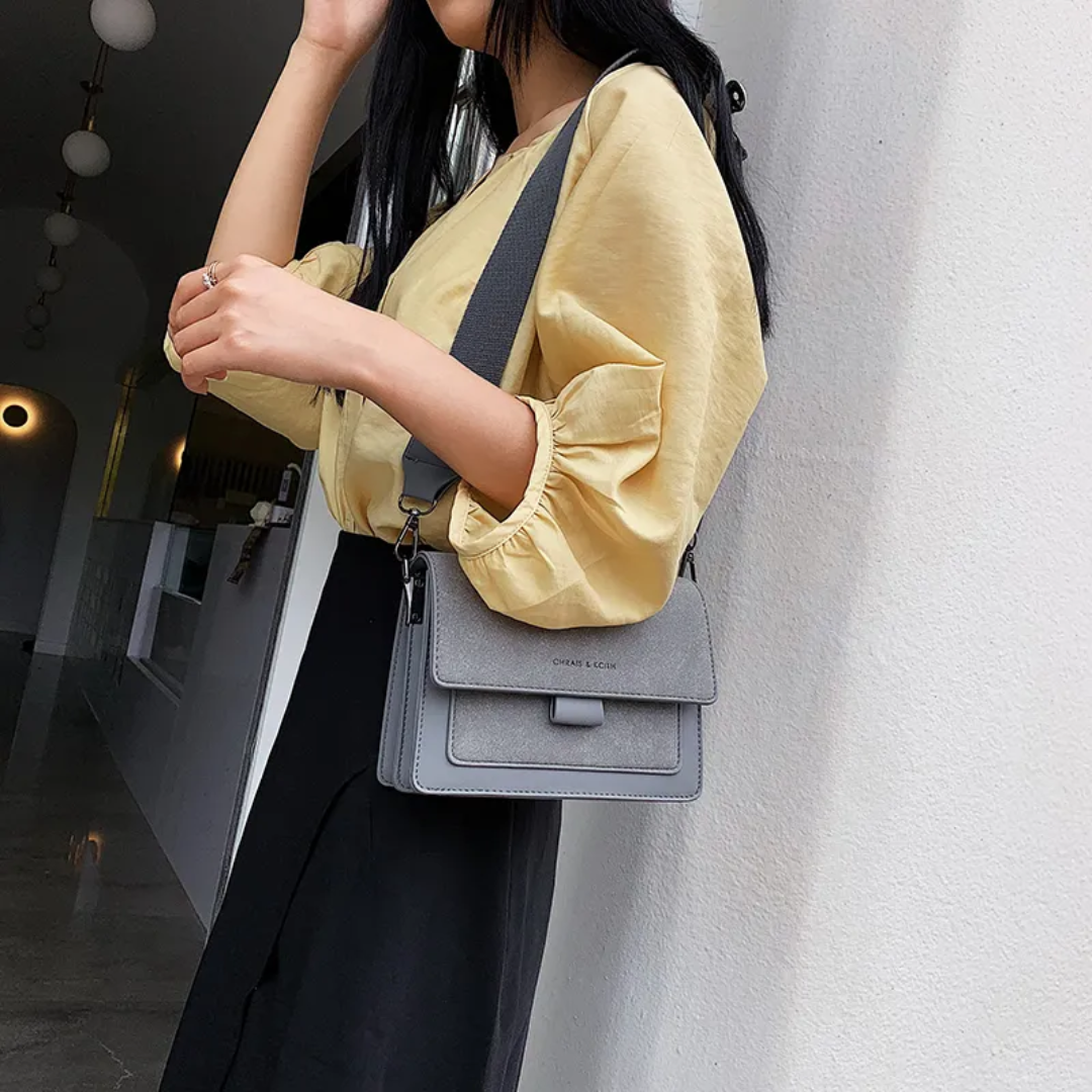 Damska torba crossbody z zamszowymi detalami - stylowa torba na ramię do użytku codziennego i rekreacyjnego