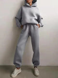 Damska bluza oversize z kapturem i dres typu jogger - dwuczęściowy zestaw do noszenia na co dzień 4