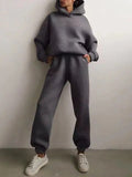 Damska bluza oversize z kapturem i dres typu jogger - dwuczęściowy zestaw do noszenia na co dzień 6