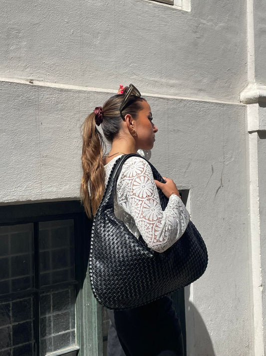 Damska torba hobo z plecioną fakturą - elegancki i wszechstronny towarzysz na każdy dzień