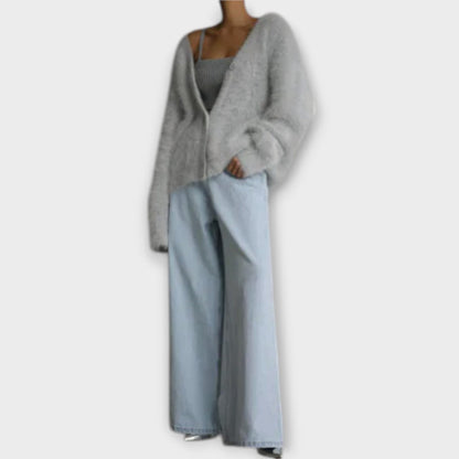 Damski Sweter Oversize z Dekoltem w Serek – Miękkość i Styl