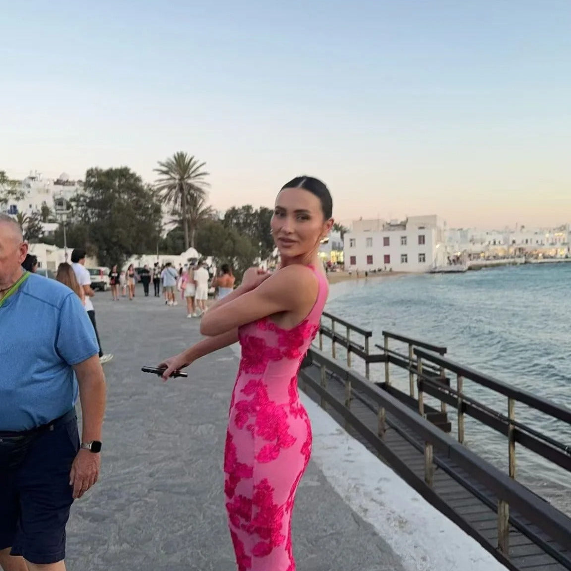 Długa sukienka w kwiaty dla kobiet – bez rękawów i z wysokim dekoltem 1