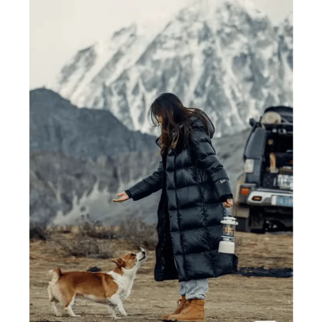 Długi, ocieplany płaszcz zimowy dla kobiet 8