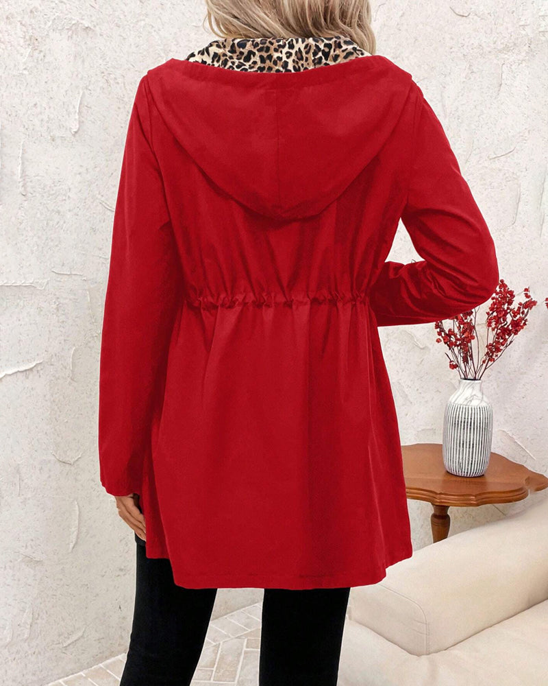 Dwustronny płaszcz z kapturem i nadrukiem w panterkę 2