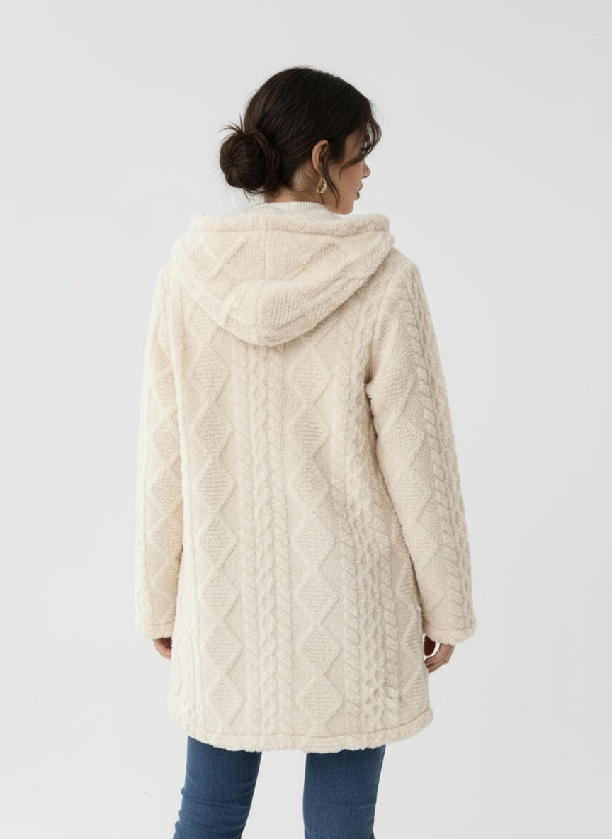 ELUNARA | DAMSKA DZIANINOWA KURTKA Z KAPTUREM – NATURALNE CIEPŁO I RĘCZNIE WYKONANY UROK 2
