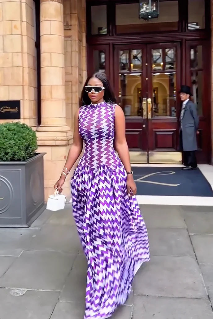 Fioletowa sukienka maxi z nadrukiem w zygzak 4