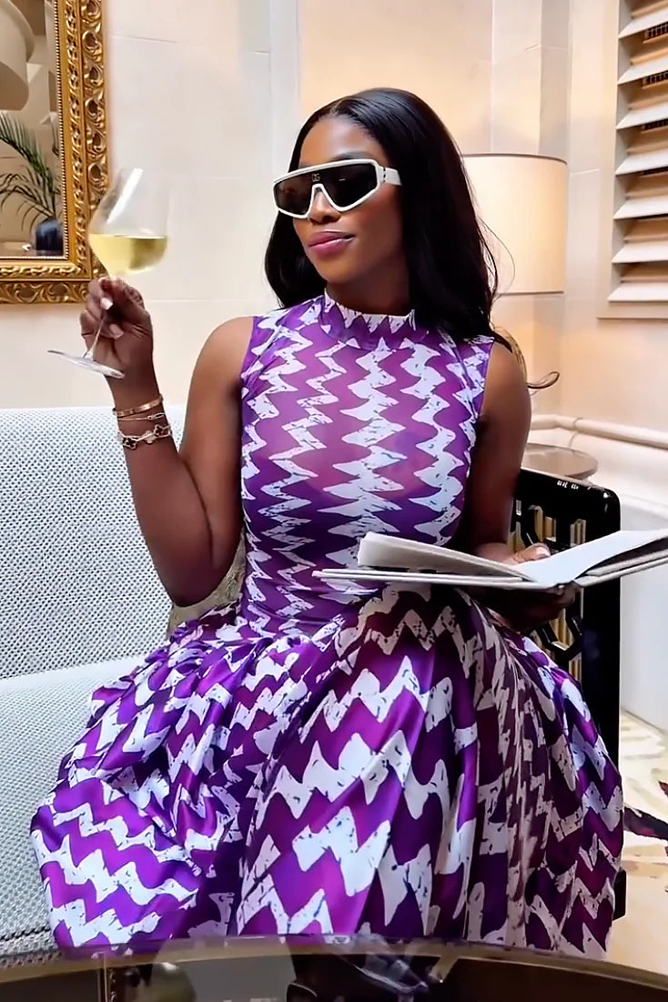 Fioletowa sukienka maxi z nadrukiem w zygzak 5