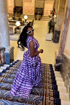 Fioletowa sukienka maxi z nadrukiem w zygzak 7