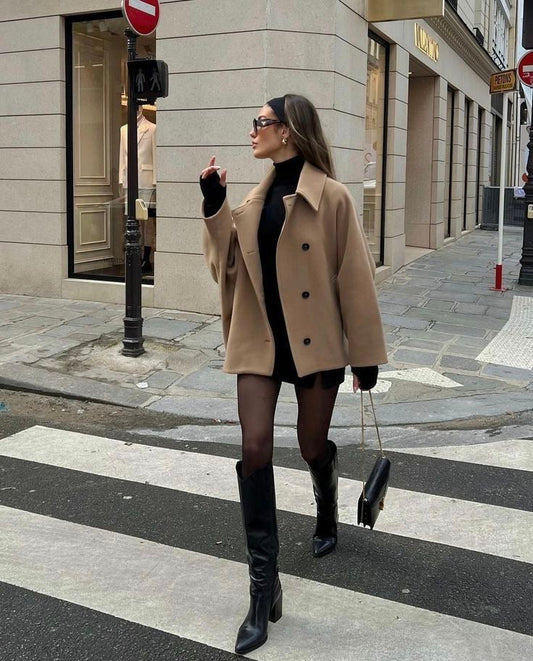 Wełniany płaszcz damski oversize z zapięciem na guziki - elegancki minimalistyczny płaszcz jesienno-zimowy