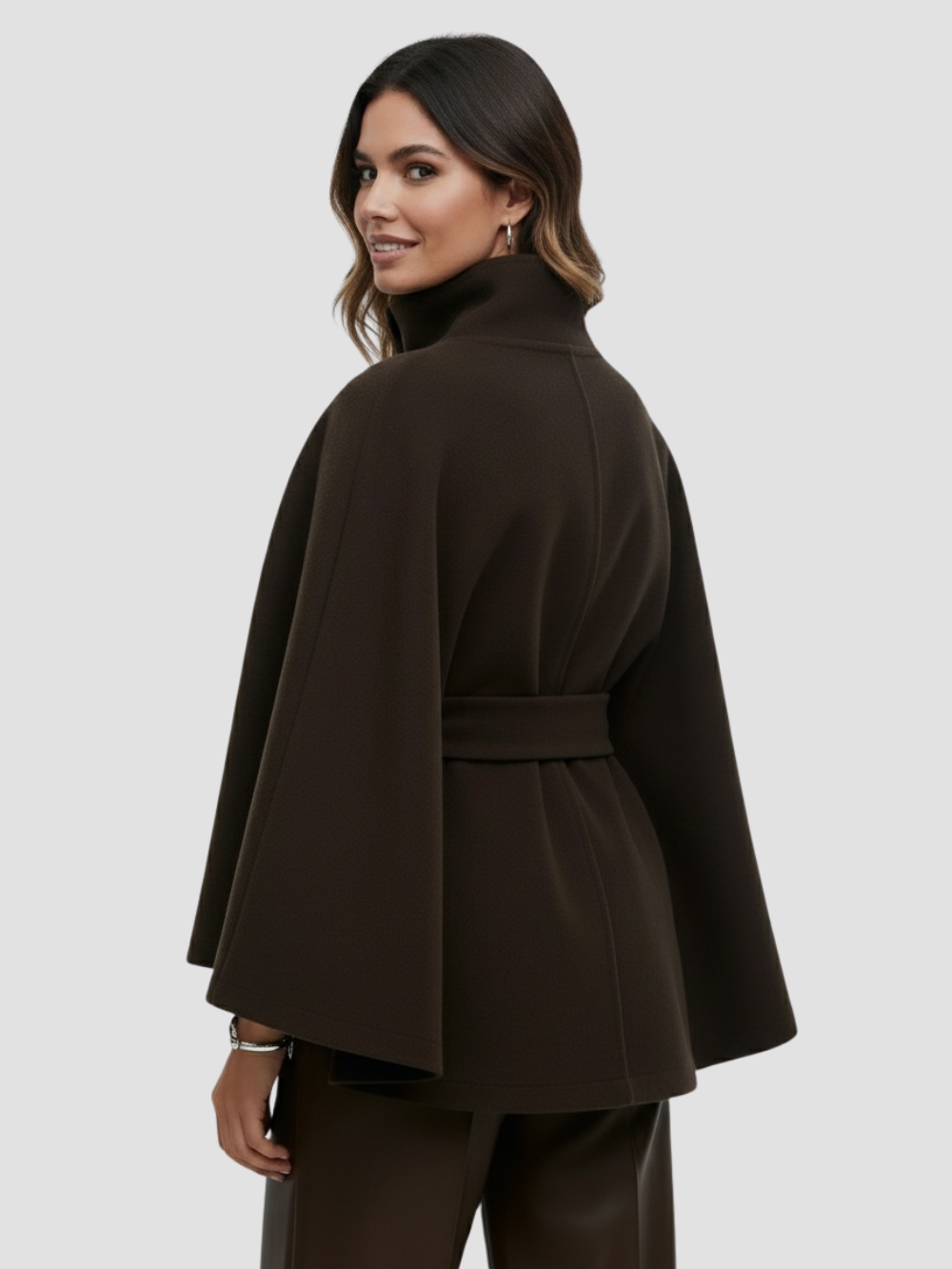 ISALÈNE | PŁASZCZ Z WYSOKIM KOŁNIERZEM – MIEJSKA WYRAFINOWANA STYL I PONADCZASOWY STYL 2