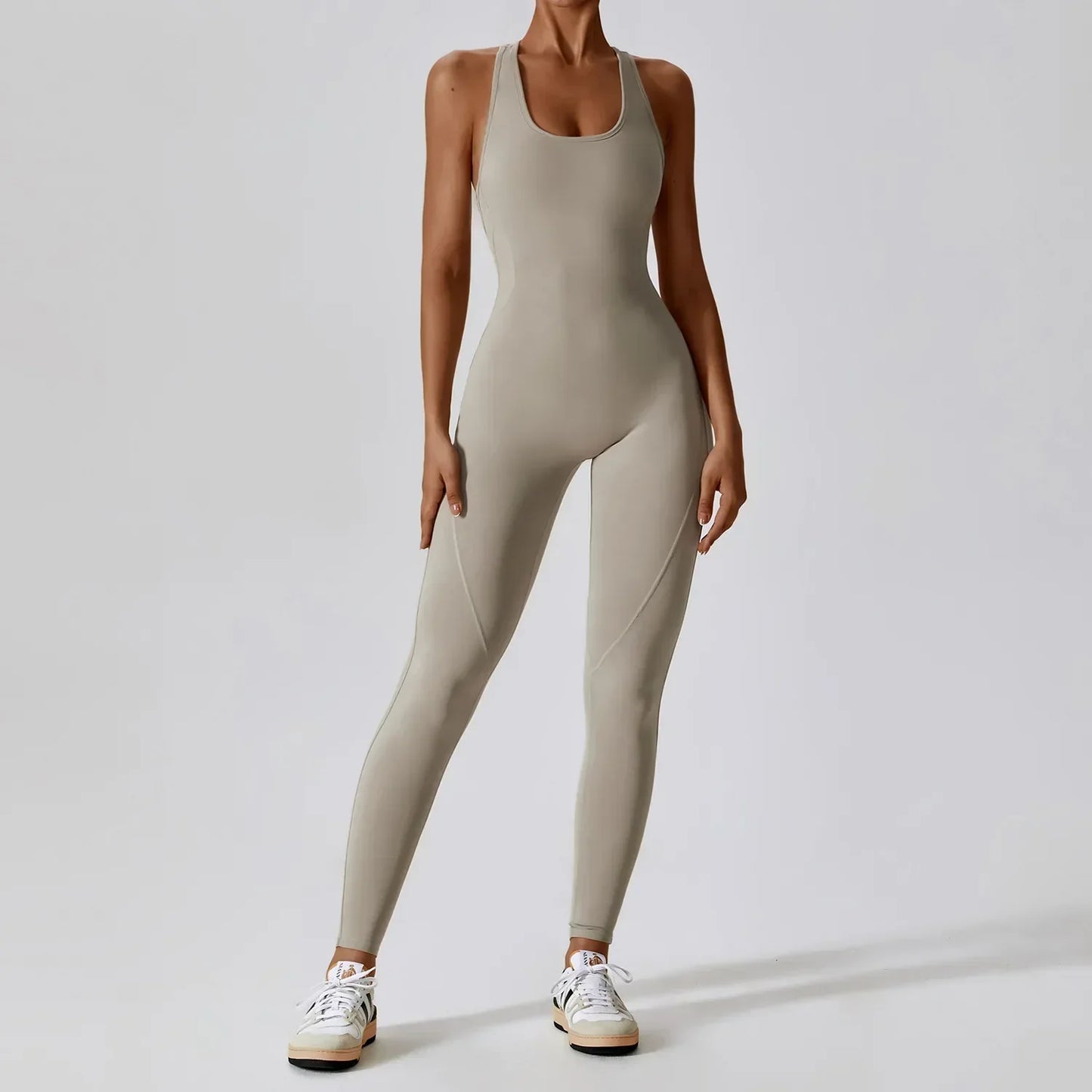 Jumpsuit damski – sportowy styl do jogi i pilatesu
