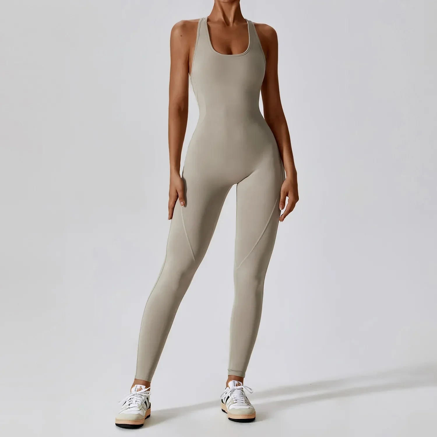 Jumpsuit damski – sportowy styl do jogi i pilatesu