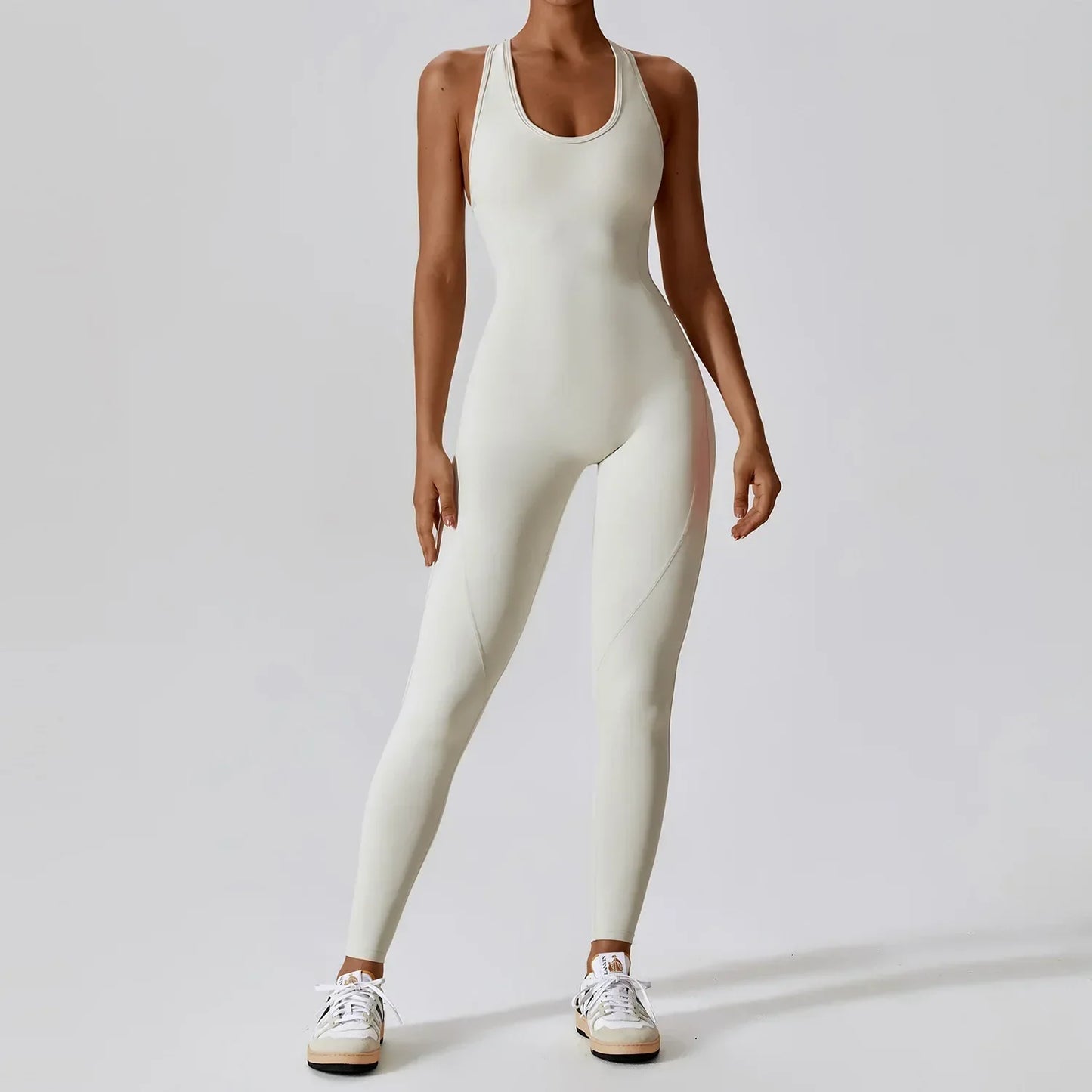 Jumpsuit damski – sportowy styl do jogi i pilatesu