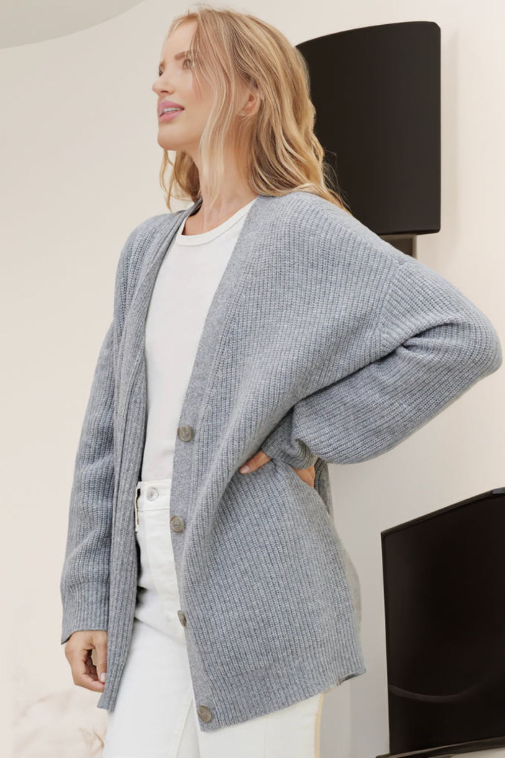 Kardigan z prążkowanej dzianiny zapinany na guziki dla kobiet 8