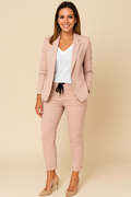 Komplet marynarka i spodnie damskie – strukturalny wygląd i ściągacz w pasie 8