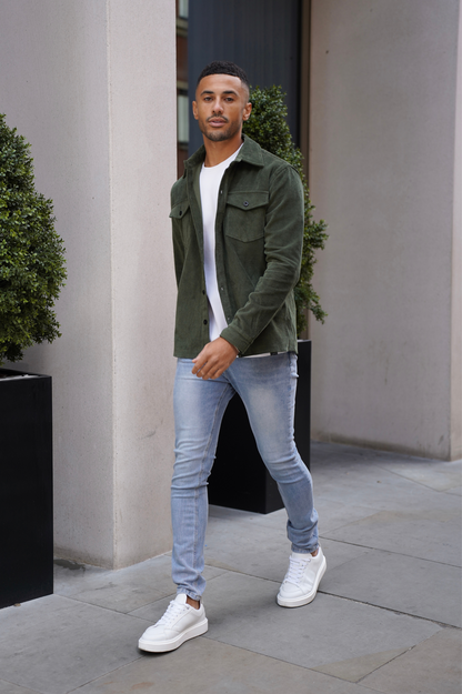 Koszula męska z długim rękawem – zapinana z przodu na guziki, z kieszeniami z patkami na piersi 2