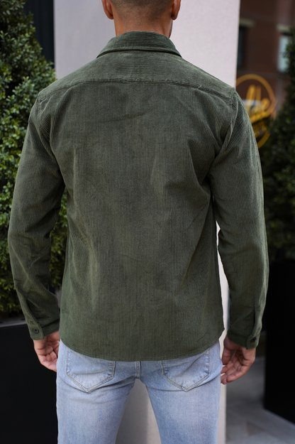 Koszula męska z długim rękawem – zapinana z przodu na guziki, z kieszeniami z patkami na piersi 5