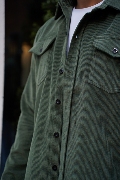 Koszula męska z długim rękawem – zapinana z przodu na guziki, z kieszeniami z patkami na piersi 7