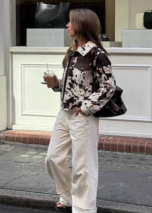 Kurtka damska – dżinsowa z nadrukiem w krowy