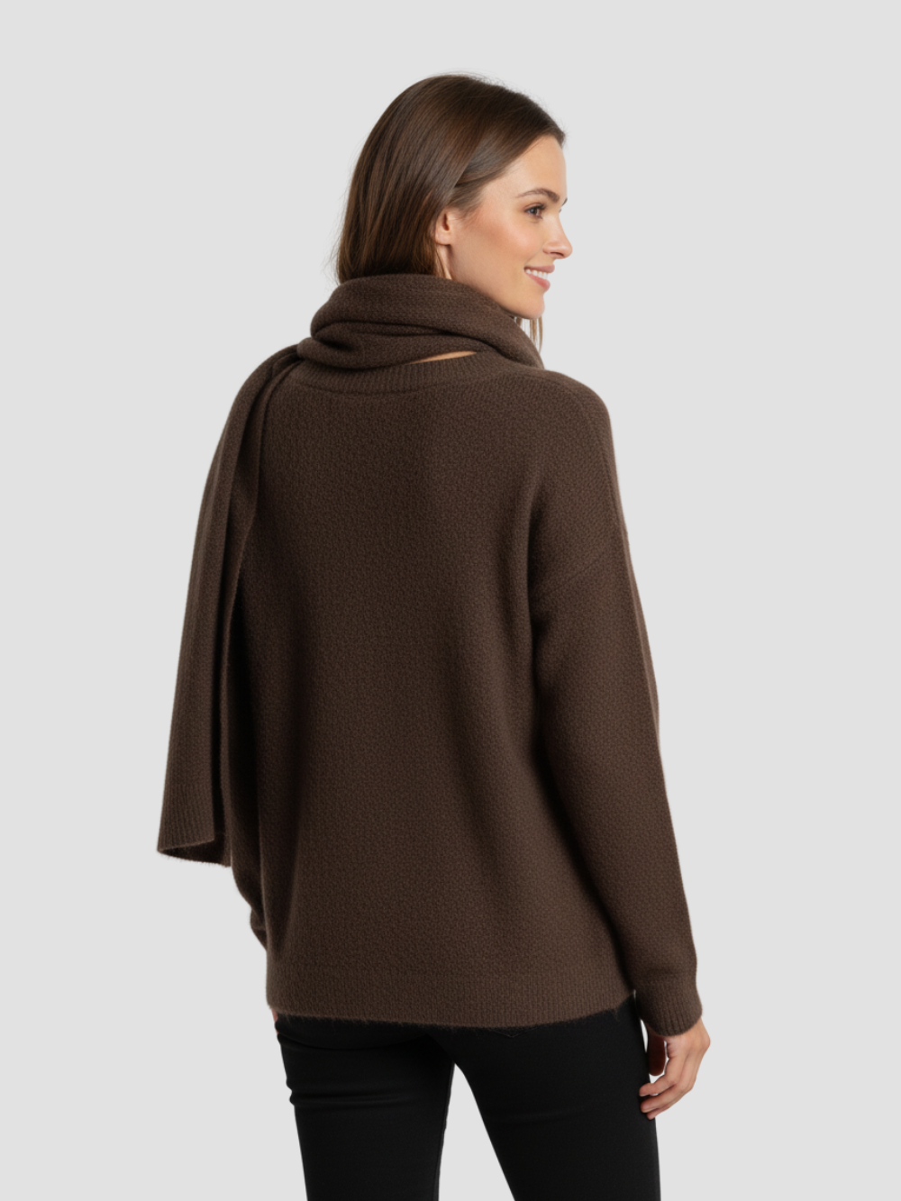 LIRIENNE | SWETER DAMSKI Z SZALIKIEM – WYRAFINOWANY STYL I NATURALNY RUCH POD KOŁDĄ 2